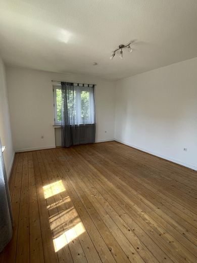 Helle 2 Zimmer Wohnung – Wohnzimmer