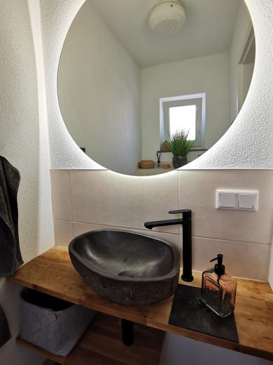 Moderna casa a schiera d’angolo con impianto fotovoltaico, pompa di calore e smart home a Flein – Photo 4