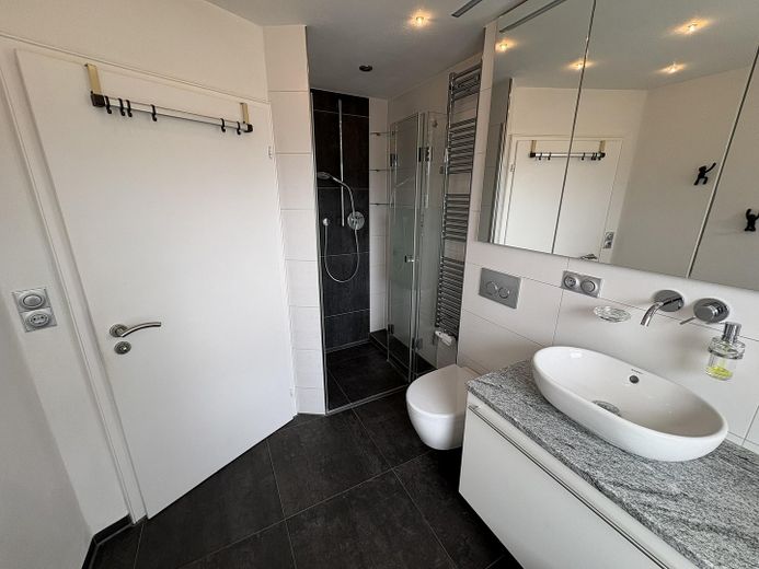 Zuhause fühlen in Reihenmittelhaus in ruhiger, familiärer Lage – OG Badezimmer