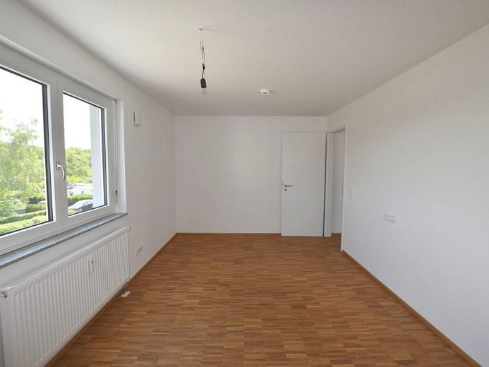 Große 2-Zimmer-Neubauwohnung mit BALKON in verkehrsberuhigter Wohnlage – Schlafzimmer