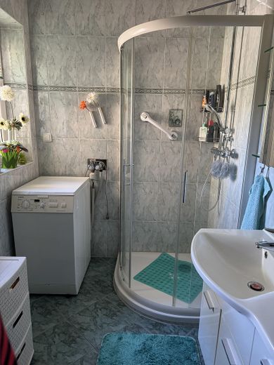 Dusche Erdgeschoß