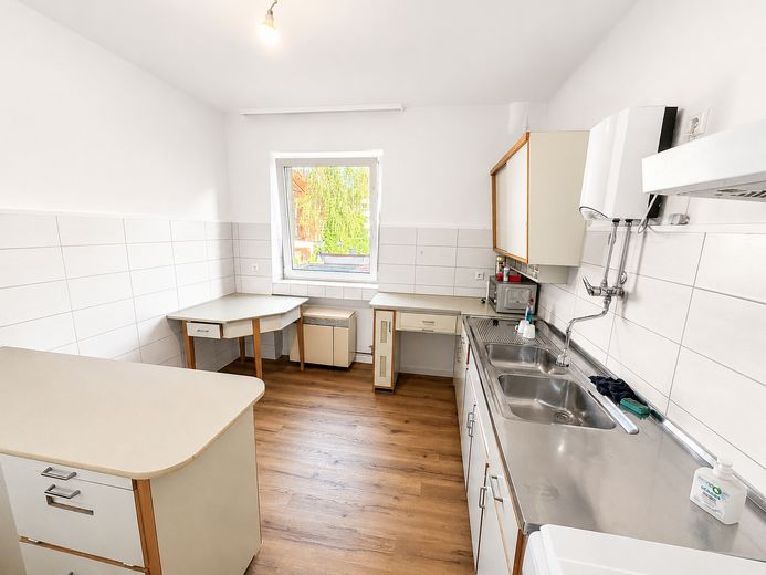 Sans commission et fraîchement rénové - appartement de 4 pièces en centre-ville ! – Küche