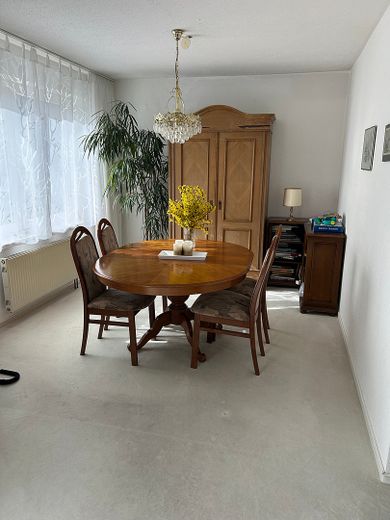 Zweifamilienhaus mit Potenzial: Eine Wohnung bezugsfertig, eine Wohnung zum gestalten und mit viel Raum für eigene Ideen – Foto 9