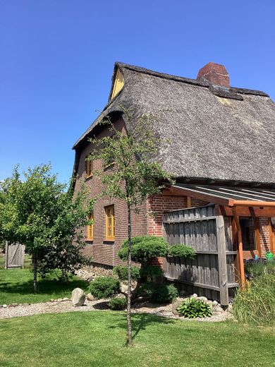 Wunderschönes  Reetdachhaus in Heinkenborstel am Naturpark Aukrug- von privat! – Foto 1