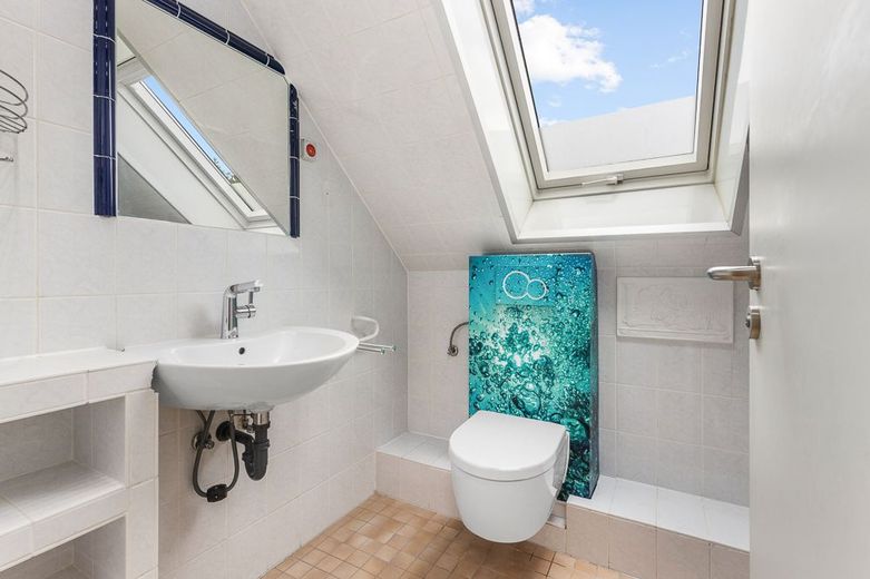 Maisonettewohnung mit ca. 138 qm Wohn-/Nutzfläche &amp; Garage in ruhiger Anliegerstraße von Oldenfelde – Bad im Spitzboden