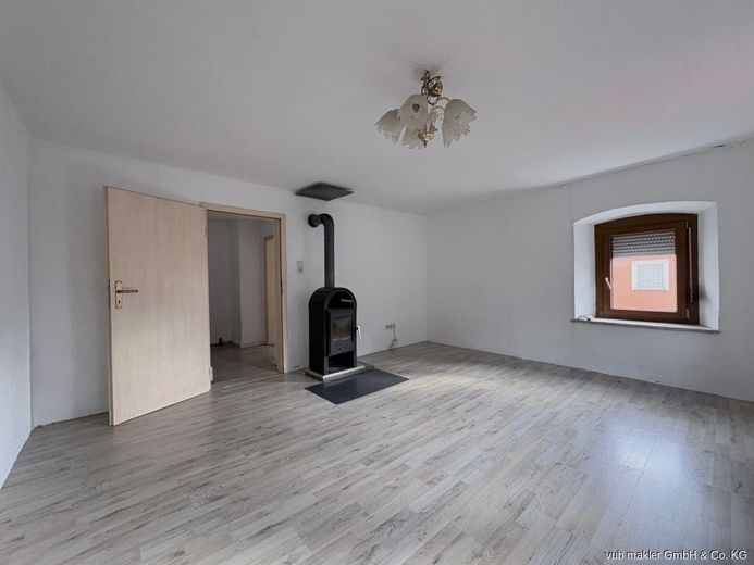 REDUZIERT!! Ein Zuhause mit Potenzial und Wohlfühlcharakter in Höchstädt – VUB0002350-11