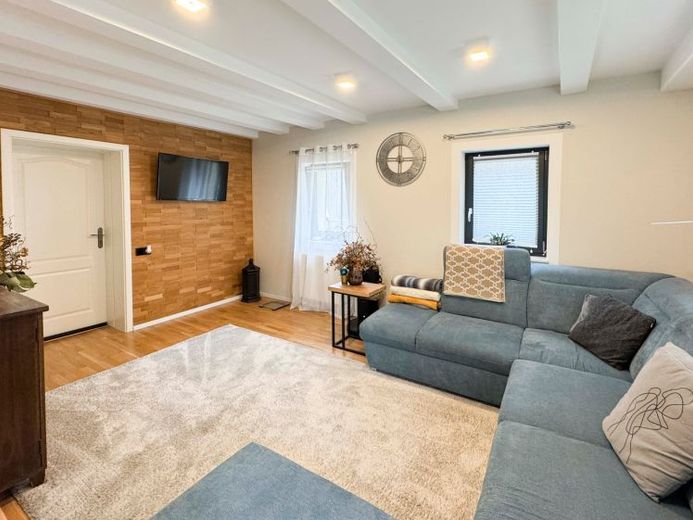 Ein Haus, das begeistert – Großzügiges Anwesen mit Scheune & 4.794 m² Grundstück – Foto 1