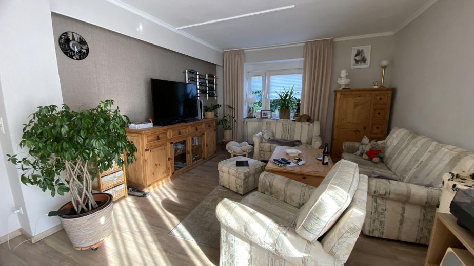 Provisionsfrei: Freistehendes Zweifamilienhaus im grünen Berlin-Heiligensee – EG Wohnung Wohnzimmer
