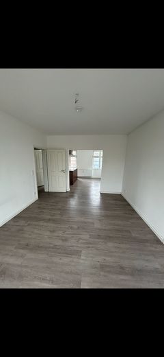 Moderne 4-Zimmer-Wohnung mit Balkon und offener Küche in Schönberg – Foto 1