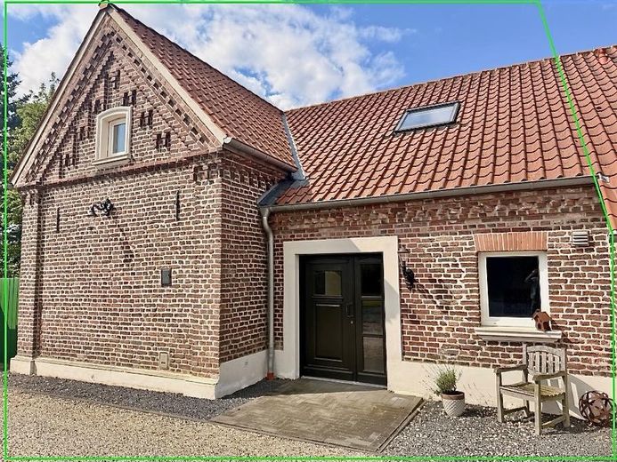 PROVISIONSFREI * HISTORISCHER CHARME & NEUBAUKOMFORT * A+ EFFIZIENZ * BAUERNHAUS AUF HOFANLAGE – Der Eingang 