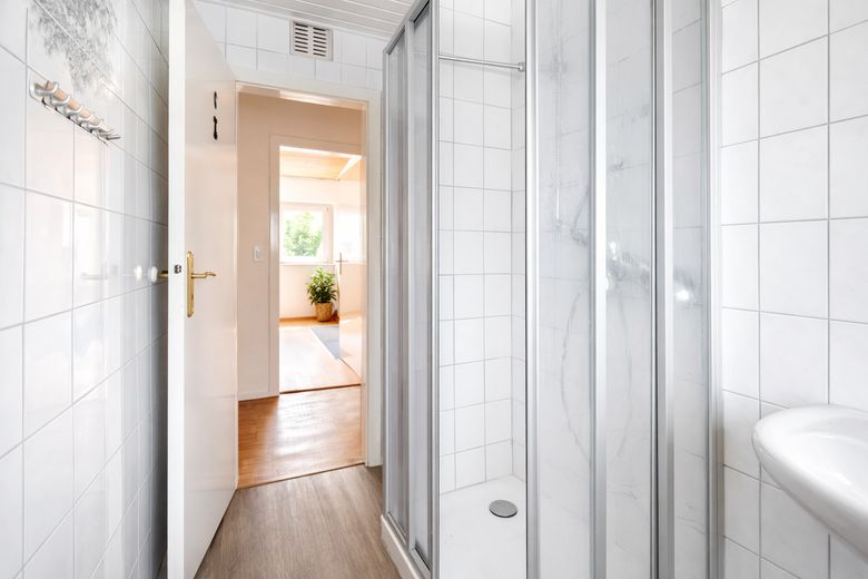 Helle 3-Zimmer Wohnung / 74 qm / 3 Zimmer / 680 € kalt – Badezimmer