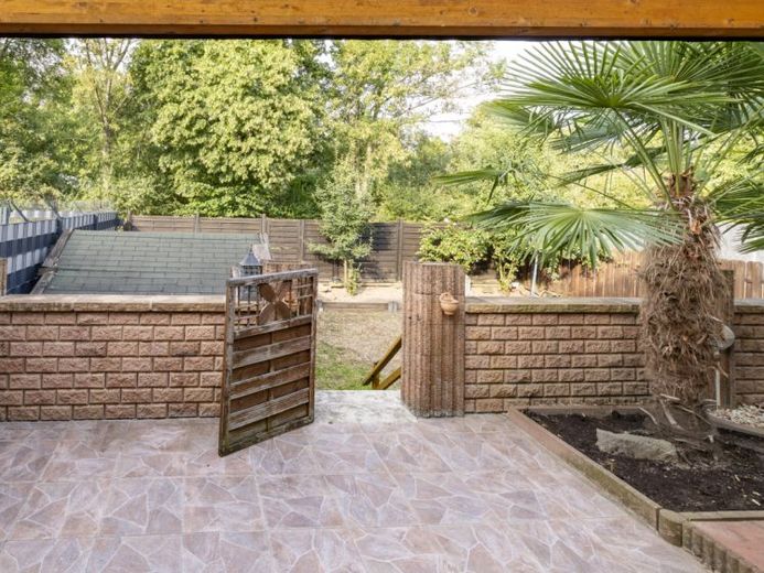 Sofort verfügbar !110qm große Erdgeschosswohnung mit 2x Terrassen, eigenen Garten und PKW Stellplatz – Foto 1