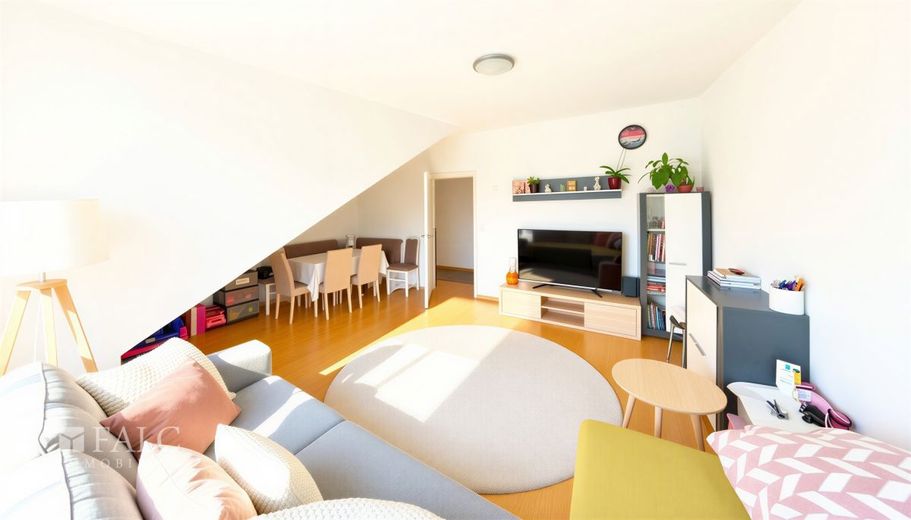 Stadtnah, aber nicht mittendrinnen - modernisierte 3-Zimmer-Wohnung – Wohnzimmer