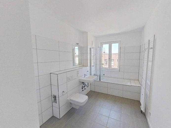 *1 NKM sparen bei Einzug* Modernes Wohnen in Kronsrode: 2-Zimmer-Wohnung mit EINBAUKÜCHE, LOGGIA und BALKON – Ansicht I: Bad