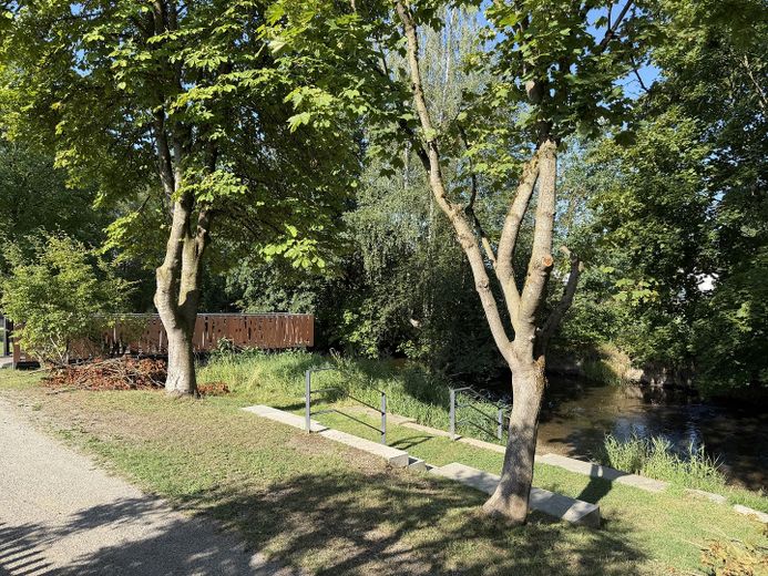 Exklusives Einfamilienhaus in traumhafter Flusslage - Wohnen, wo andere ihre Freizeit verbringen – Roth an der Roth