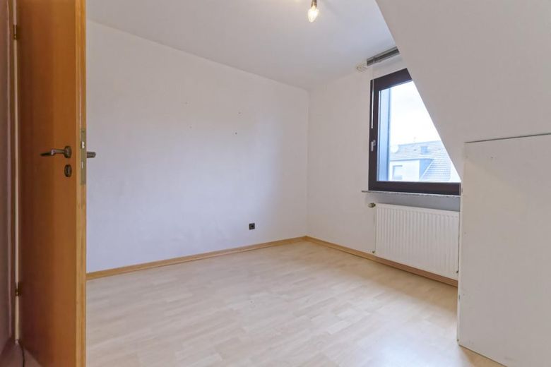 SENZA PROVVIGIONE: Luminoso appartamento di 4 locali a OB-Sterkrade -Eccellenti condizioni energetiche! – Kinderzimmer-Arbeitszimmer