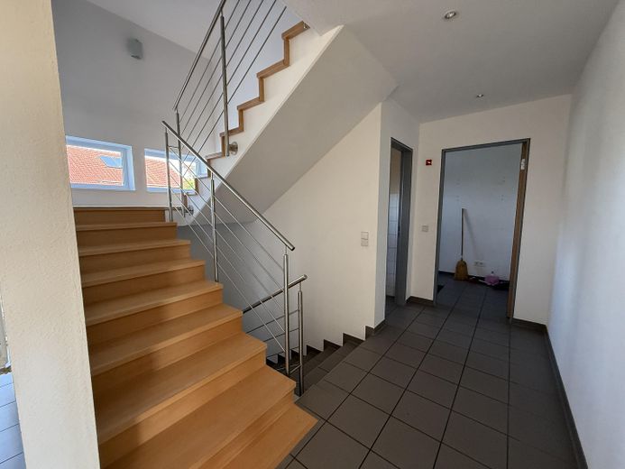 Flur EG und Treppe
