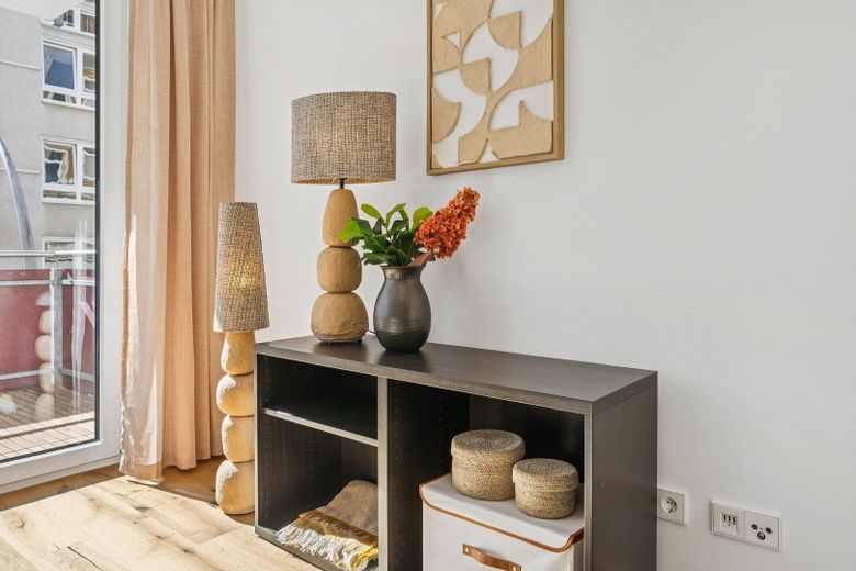 PROVISIONSFREI - FRISCH SANIERTE 3-ZIMMER-WOHNUNG MIT BALKON & EICHENPARKETT – Wohnküche