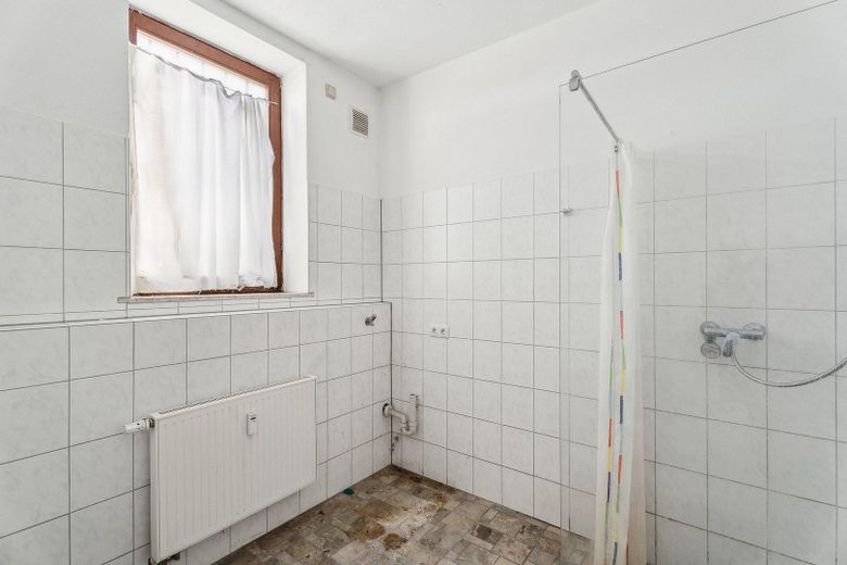 RENDITE > 7% mgl. o. Eigennutzung und Kapitalanlage kombiniert-MFH mit Ausbaupotenzial rd.350 m2 – Wohnung EG 3 Zimmer
