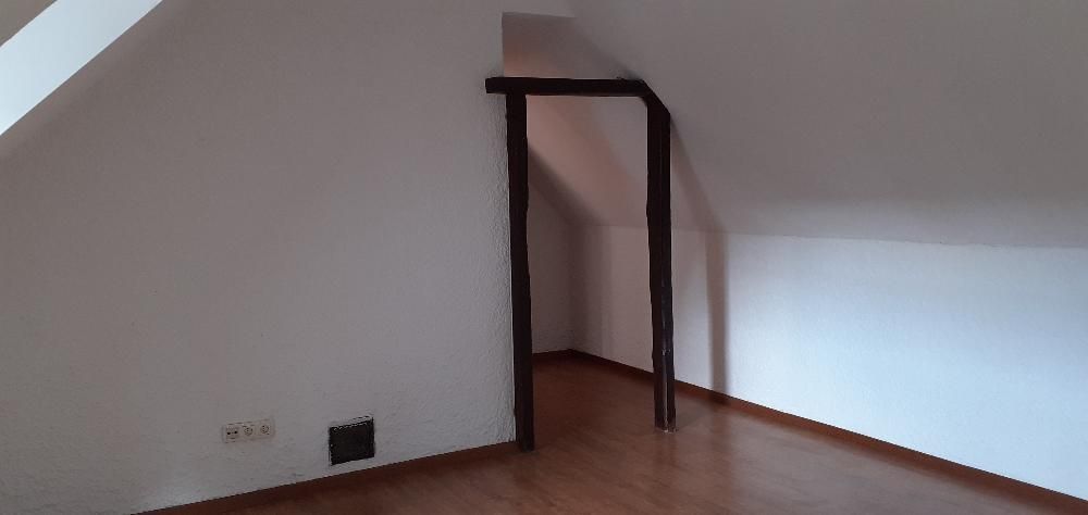 Gemütliche, helle 3 Zimmer Dachgeschosswohnung, zentral in Mz-Ebersheim – Schlafzimmer 1,2