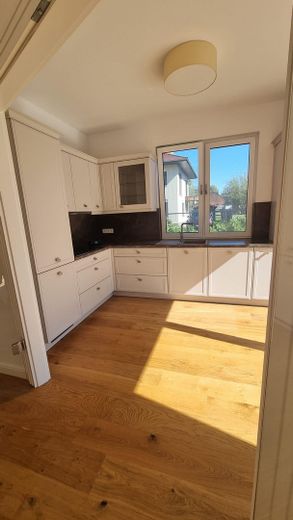 Traumhafte 4 Raumwohnung mit Garten in einer Villa – Foto 3