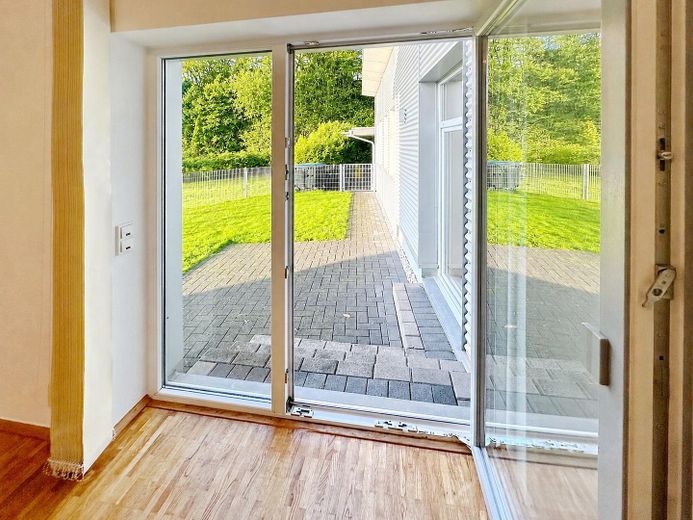 Modernes Wohnhaus mit separater Gewerbeeinheit in ruhiger Citylage – Gewerbe