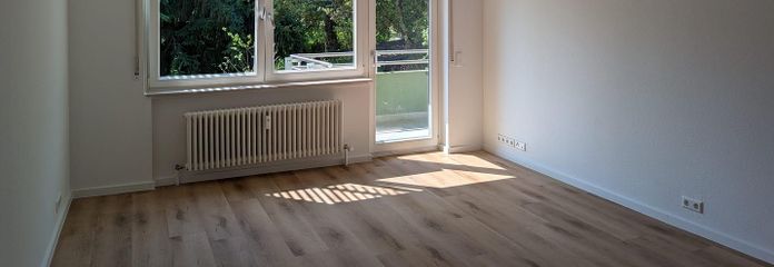Hochwertig kernsanierte 2-Zi.-Gartenwohnung mit Terrasse & großem Garten