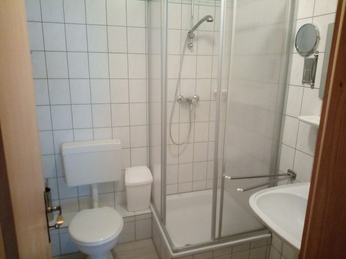 Чотирикімнатна квартира з 3 душовими та туалетами – Bad/Dusche 2