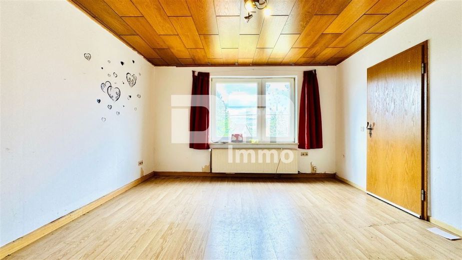 Einzigartiges Immobilien-Ensemble: Zwei Wohnhäuser MFH + EFH mit Halle auf ca. 5.300 m² Grundstück – Haus 2 OG Wohnzimmer