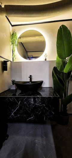 „Nowo wyremontowany bar-lounge w Ludwigsburgu – elastyczne wykorzystanie – poszukiwany nowy najemca” – Toilette Herren 