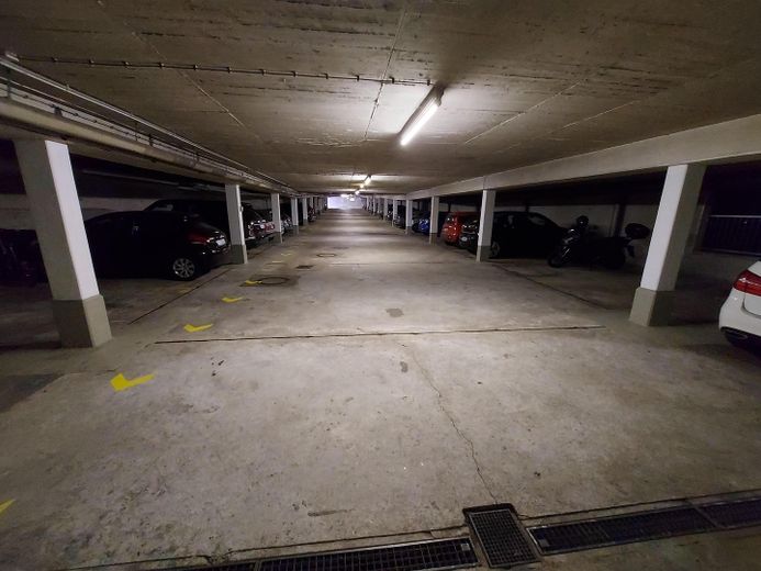 Große Tiefgarage
