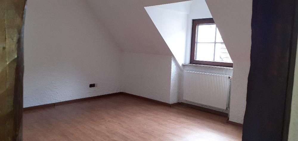 Gemütliche, helle 3 Zimmer Dachgeschosswohnung, zentral in Mz-Ebersheim – Schlafzimmer 1,1