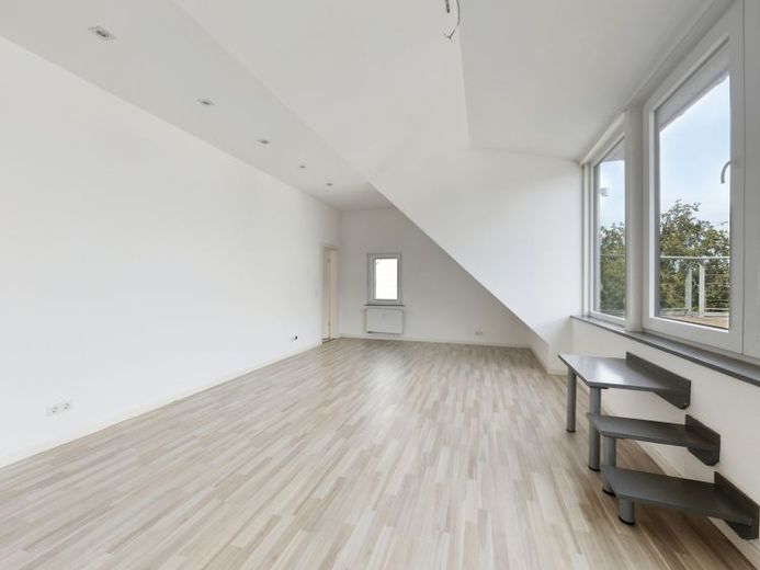Stolberg-Breinig – Dachgeschoss mit Attitüde. Sofort bezugsfrei. – Foto 1