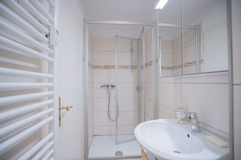 Appartement élégant de 2 pièces avec balcon et cuisine équipée à Saulheim - sans commission – Foto 8