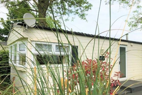 möbliertes Ferienhaus am See mit Beachclub in Lathum / Niederlande / Holland