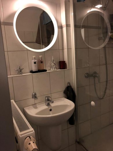 Ansprechende 3 Zimmer Wohnung mit sonniger Terrasse in Wettbergen – Foto 1