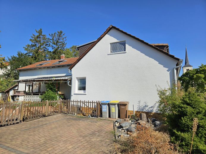 Familienfreundliches Einfamilienhaus mit großem Garten in Mannheim Gartenstadt – Hausansicht