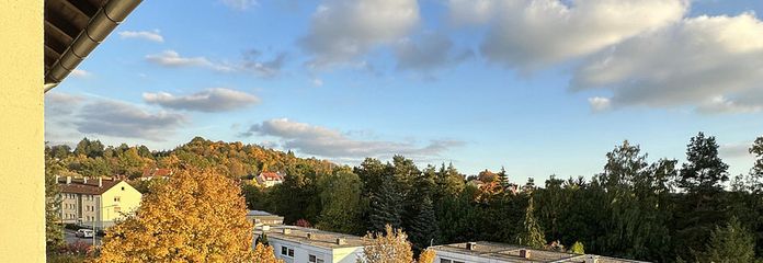 Lichtdurchflutete 3-Zimmer-Wohnung | 3.OG | frisch renoviert | Einbauküche, Balkon – Balkon - Blickrichtung Ost
