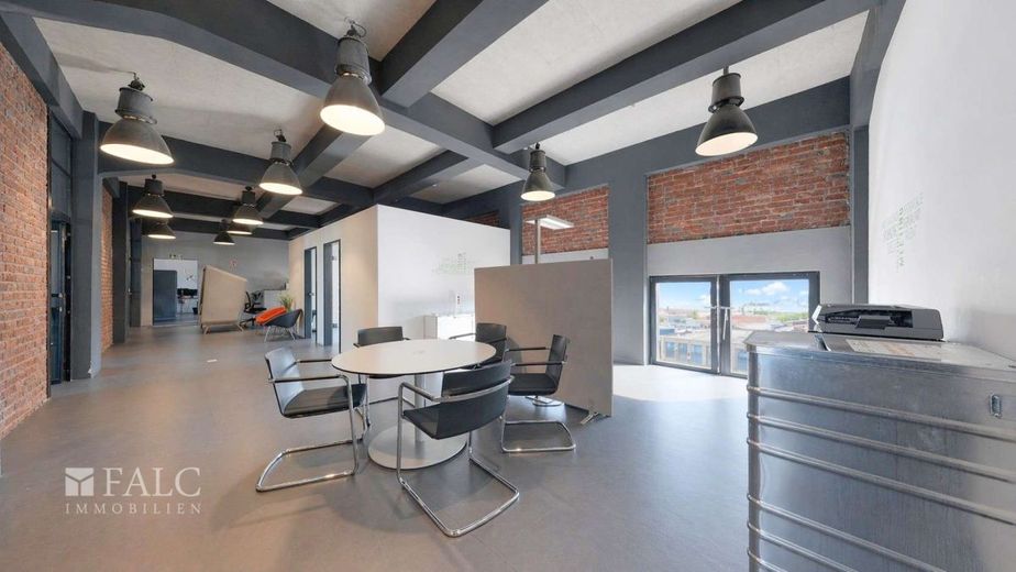 Temsilî. Modern. Eşsiz. - yeni ofis adresiniz – Durchgang