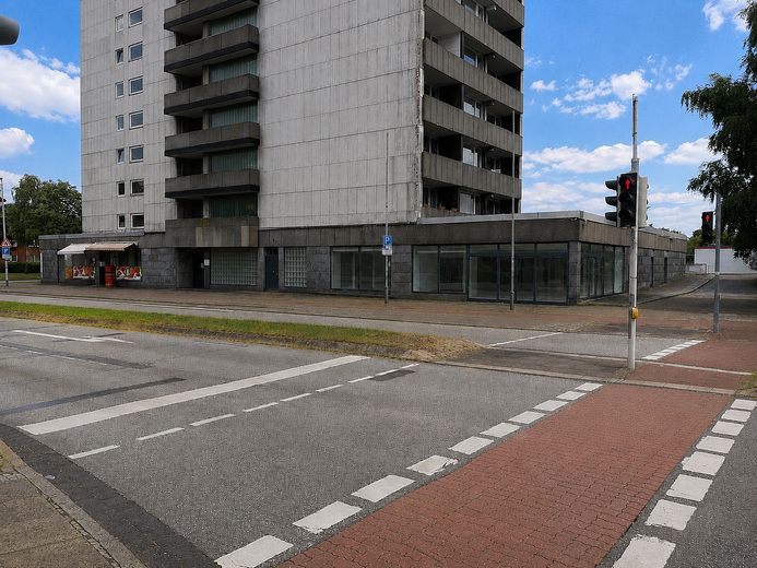 Flexible Gewerbefläche mit 1.050 m², 35 Stellplätzen – Ideal für Fitness, Gesundheit, Einzelhandel – Gewerbeansicht Außen