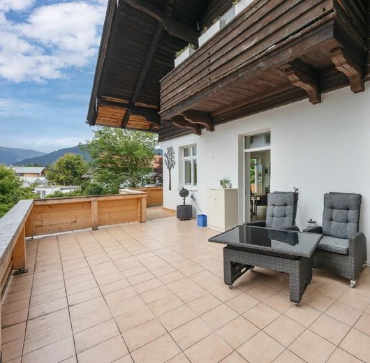 Großzügige 4,5-Zi.-Wohnung (175 m²) mit Dachterrasse & Wallbergblick in Bad Wiessee – Terrasse Ost