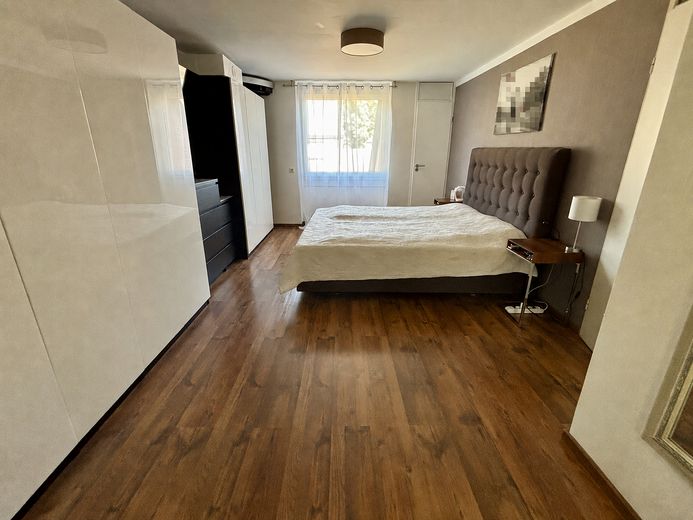 Top renoviertes Reihenmittelhaus mit Garten in Erftstadt - sofort einziehen und wohlfühlen! – Schlafzimmer