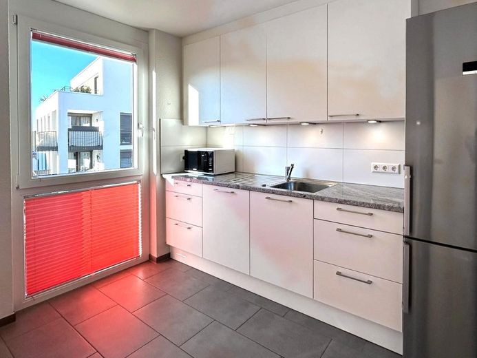 Neuwertige 4-Zimmer-Wohnung am Georgenberg | 2 TG-Stellplätze | Baujahr 2021 | provisionsfrei – Küche Bild 1