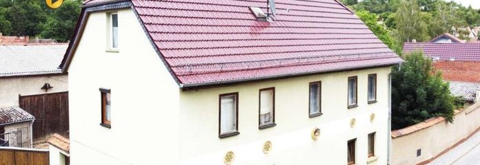 Weiter Preisreduziert! Familienanwesen : neues Dach : 2 Garagen : Nebengelasse : Scheune : Stall