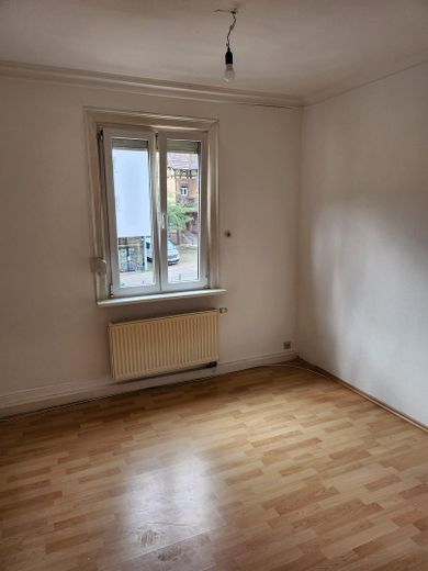 Schöne 4 Zimmer Wohnung mit Einbauküche und Balkon – Foto 11