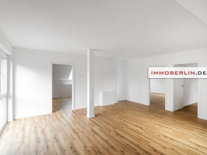 IMMOBERLIN.DE - أول سكن! منزل جذاب جدًا مع تراس جنوبي، مرآب وحديقة مشمسة – Foto 1