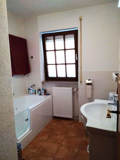 Vielseitiges ZFH mit Charme und besten Lagen – Einzug oder Investition in der Kleinstadtidylle – OG, Badezimmer