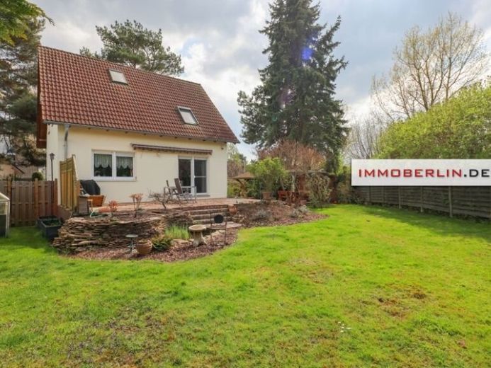 IMMOBERLIN.DE - Adrettes Einfamilienhaus mit Gartenidylle in familiärer Lage – Foto 1