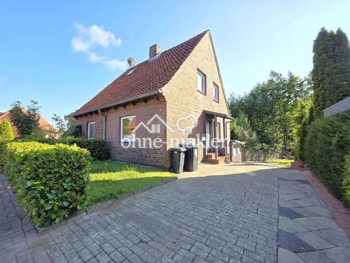 Gemütliche Haushälfte mit Garten in guter Lage – leerstehend & provisionsfrei – Foto 1
