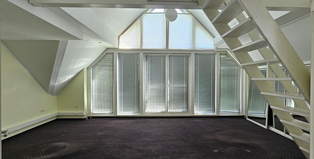 EFH / großer Hausteil mit EBK, Kamin, 2 Terrassen und traumhaftem Garten in direkter Seenähe 🌊 – Master-Bedroom